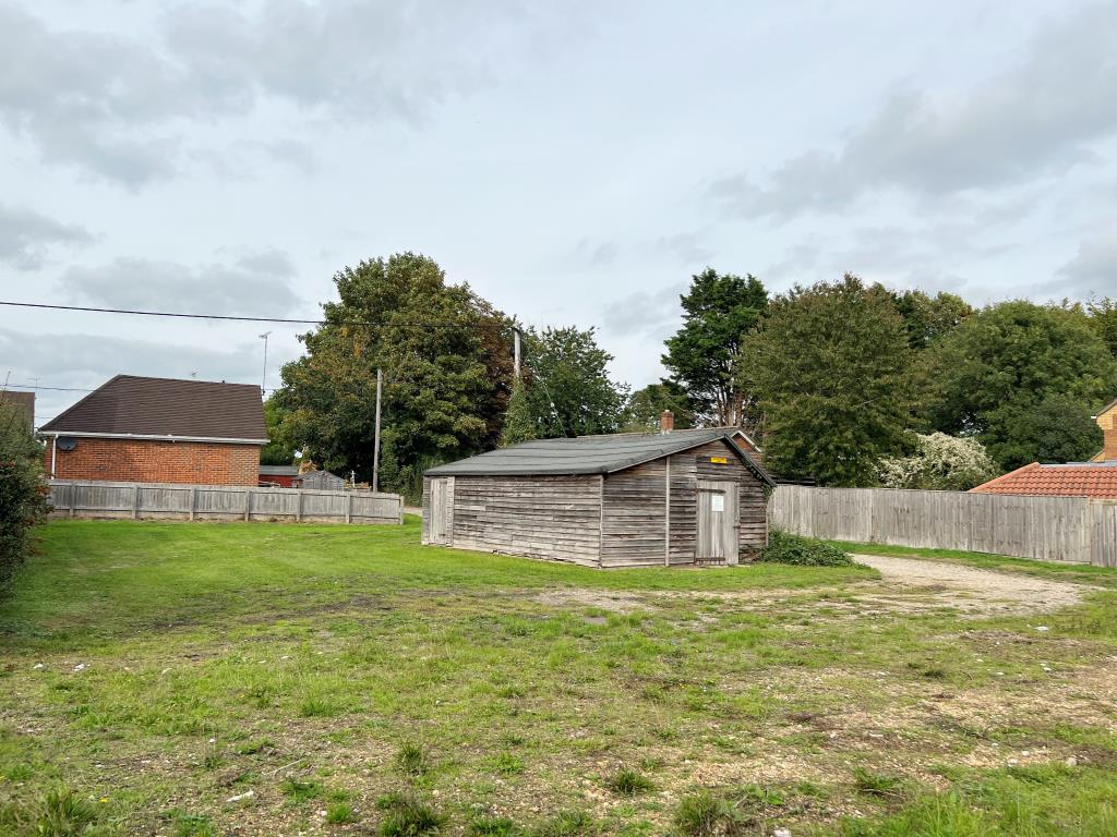 Lot: 96 - FREEHOLD SITE WITH PLANNING FOR THREE HOUSES -